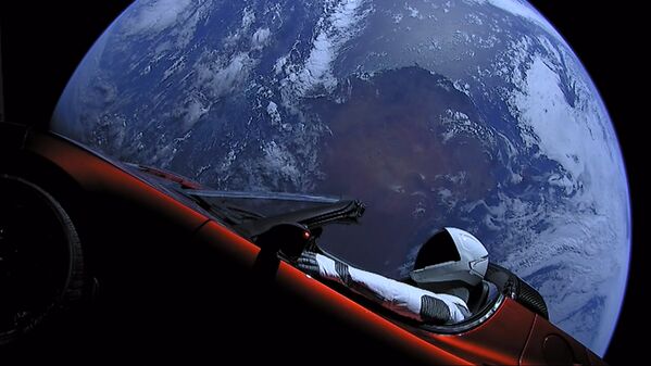 SpaceX компаниясынын негиздөөчүсү Илон Маск Falcon Heavy ракетасы менен Tesla электромобилин космоско учурду - Sputnik Кыргызстан