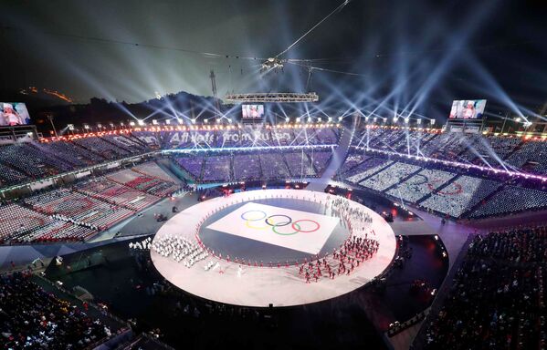 Түштүк Кореянын Пхенчхан шаарында XXIII кышкы Олимпиада оюндарынын ачылышы болду. 95 мамлекеттен келген 2900 спортчу күч сынашат - Sputnik Кыргызстан