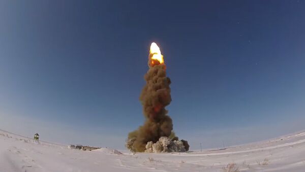 Жер солк эткенде. Россия Казакстанда ракетага каршы системасын сынады. Видео - Sputnik Кыргызстан