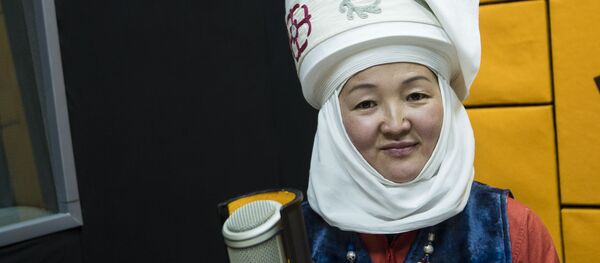 Кийиз дүйнө — көчмөн руху долбоорунун жетекчиси Айдай Асангулова. Архив - Sputnik Кыргызстан