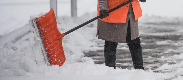 Обильный снегопад в Бишкеке - Sputnik Кыргызстан