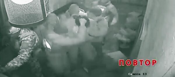 Спецназ таскал Саакашвили за волосы — видео задержания политика - Sputnik Кыргызстан