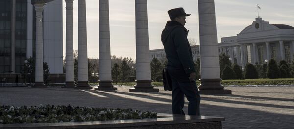Сотрудник милиции Узбекистана. Архивно фото - Sputnik Кыргызстан