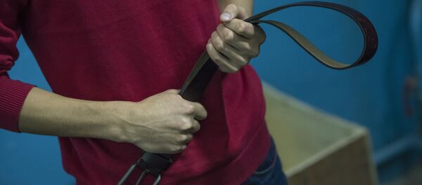 Случаи насилия над несовершеннолетними в КР - Sputnik Кыргызстан