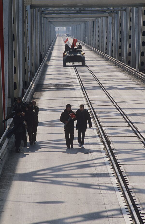 Вывод ограниченного военного контингента советских войск из Афганистана - Sputnik Кыргызстан