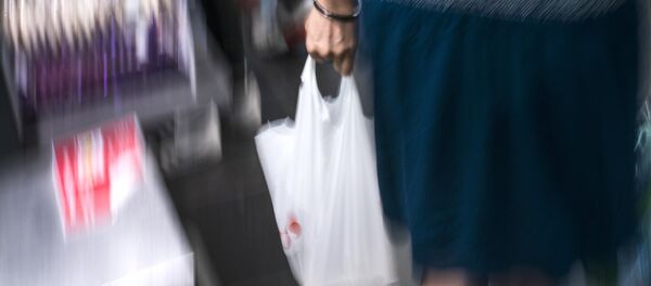 Запрет полиэтиленовых пакетов во Франции - Sputnik Кыргызстан