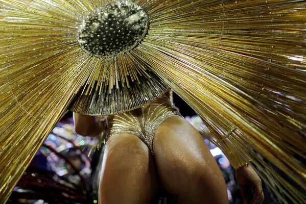 Ежегодный карнавал представителейй танцевальных школ Бразилии - Sputnik Кыргызстан