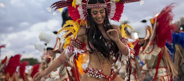 Ежегодный карнавал представителейй танцевальных школ Бразилии - Sputnik Кыргызстан