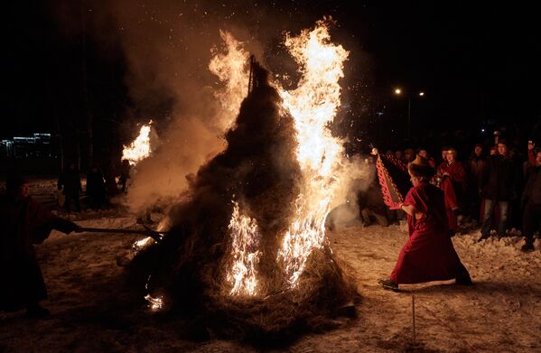 Ритуал очищения Дугжууба в преддверии буддийскго Нового года - Sputnik Кыргызстан
