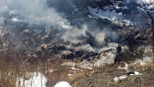 Бензовоз Reno упал и сгорел в реке Чычкан - Sputnik Кыргызстан