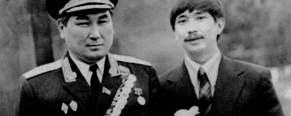 Генерал-лейтенант Жумабек Асанкуловдун архивдик сүрөтү - Sputnik Кыргызстан