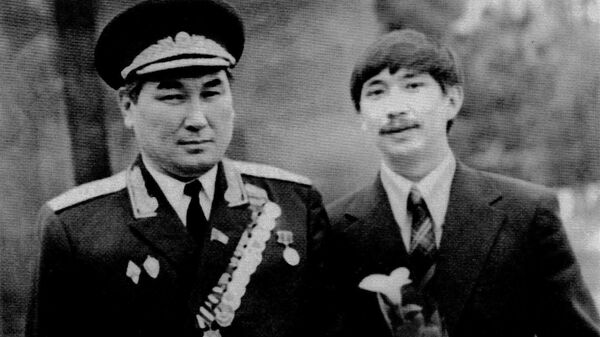Генерал-лейтенант Жумабек Асанкуловдун архивдик сүрөтү - Sputnik Кыргызстан