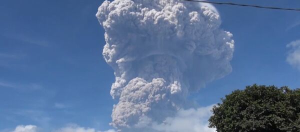 Извержение вулкана в Индонезии - Sputnik Кыргызстан