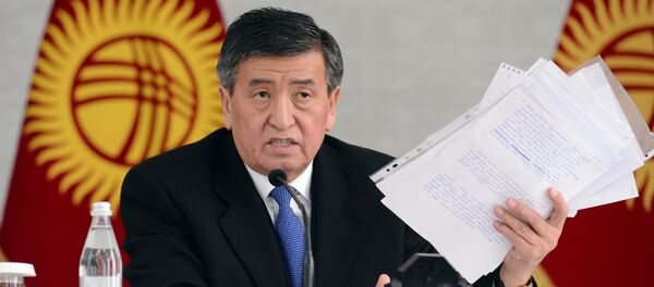 Рабочая поездка в Баткенскую область президента Сооронбая Жээнбекова - Sputnik Кыргызстан