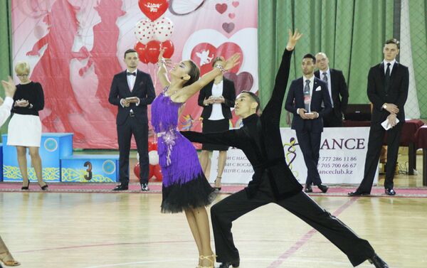 Спортсмены из Кыргызстана стали победителями и призерами международного турнира по спортивным бальным танцам в Казахстане - Sputnik Кыргызстан