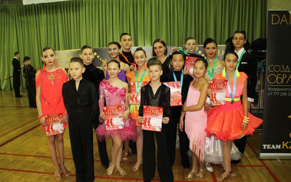 В турнире участвовали танцоры из Кыргызстана, Узбекистана и Казахстана. - Sputnik Кыргызстан