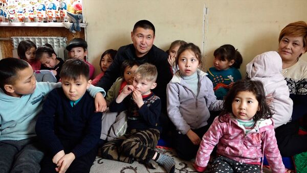 В этой семье 24 ребенка — видео о необычной семье из Кыргызстана - Sputnik Кыргызстан