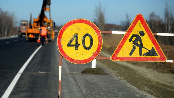 Дорожные знаки на территории ремонта улицы. Архивное фото - Sputnik Кыргызстан