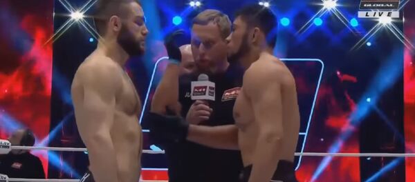 Бусурманкул айыгышкан кармашта атаандашын утуп алды. Россияда беттештин видеосу - Sputnik Кыргызстан