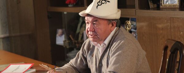 Бүгүн Кыргыз эл акыны Шайлообек Дүйшеевдин архивдик сүрөтү - Sputnik Кыргызстан