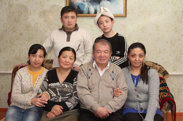 Кыргызский народный акын Шайлообек Дуйшеев - Sputnik Кыргызстан