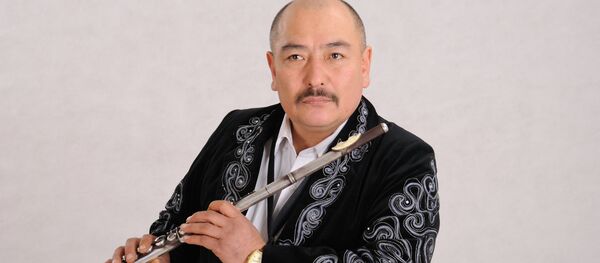 Белгилүү музыкант, КР эл артисти Курмангазы Азыкбаевдин архивдик сүрөтү Белгилүү музыкант, КР эл артисти Курмангазы Азыкбаевдин архивдик сүрөтү - Sputnik Кыргызстан