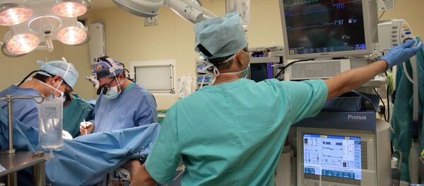 Дарыгерлер операция учурунда. Архив - Sputnik Кыргызстан