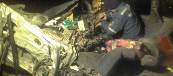 На автотрассе Бишкек — Ош столкнулись автокран и машина марки Hyundai Avante - Sputnik Кыргызстан