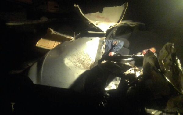 На автотрассе Бишкек — Ош столкнулись автокран и машина марки Hyundai Avante, погибли два человека - Sputnik Кыргызстан