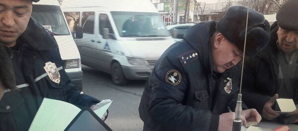 Бишкекте эки күндүн ичинде 52 маршруттук такси айып короого токтотулду Бишкекте эки күндүн ичинде 52 маршруттук такси айып короого токтотулду - Sputnik Кыргызстан