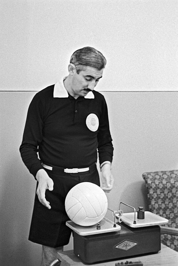 Советский арбитр Тофик Бахрамов - Sputnik Кыргызстан