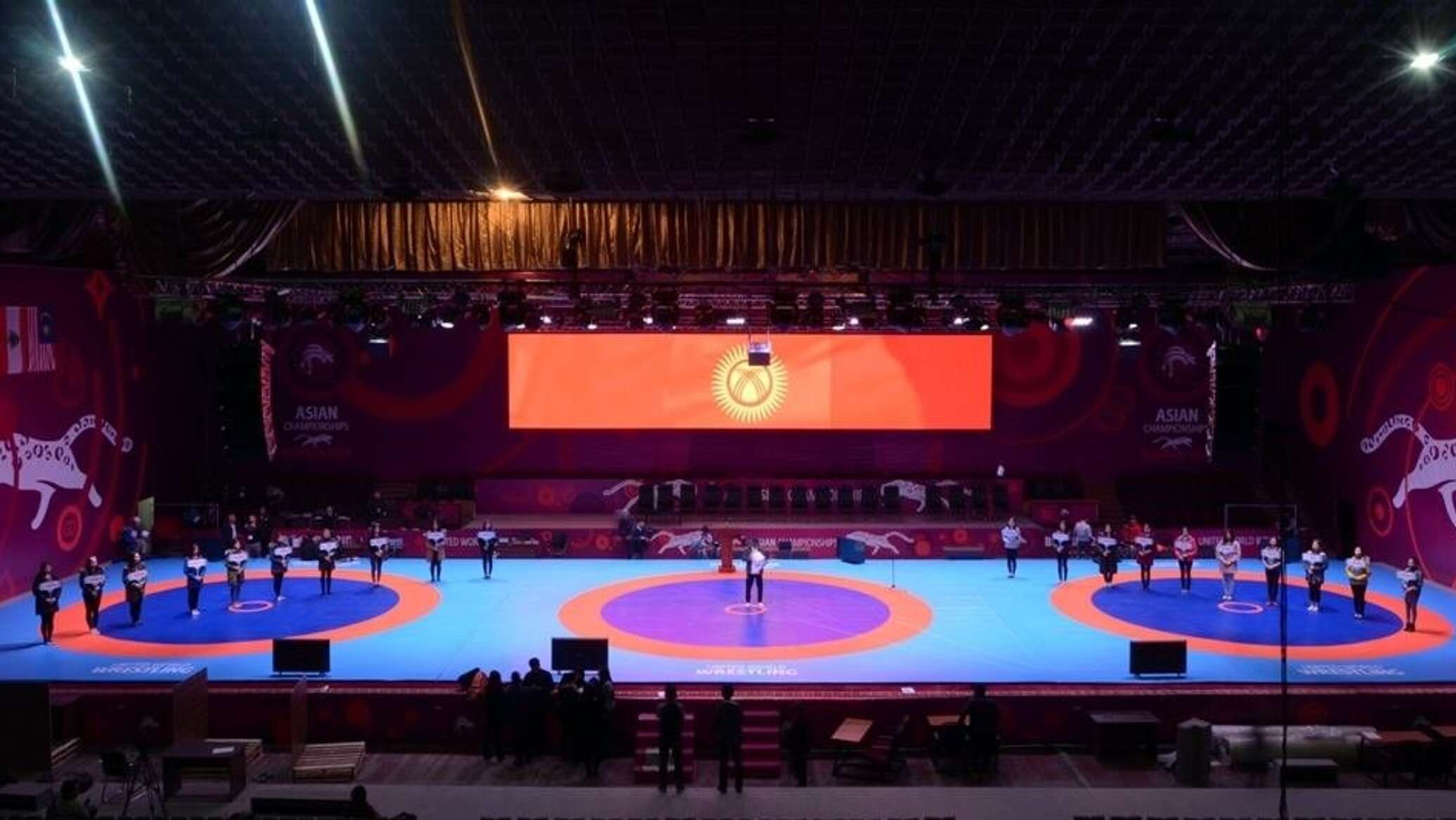 Лицензионный турнир по борьбе в бишкеке. Дворец спорта кожомкула бишкек. Биксер спорт бишкек. Хамид сориан. Лицензионный турнир по борьбе в бишкеке.