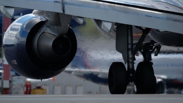 Двигатель и шасси самолета. Архивное фото - Sputnik Кыргызстан