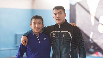 Борцы греко-римского стиля Жоламан Шаршенбеков и Акжол Махмудов