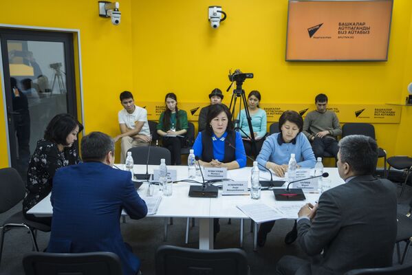28 февраля в мультимедийном пресс-центре Sputnik Кыргызстан состоялся круглый стол на тему коррупции в сфере лекарственного обеспечения - Sputnik Кыргызстан