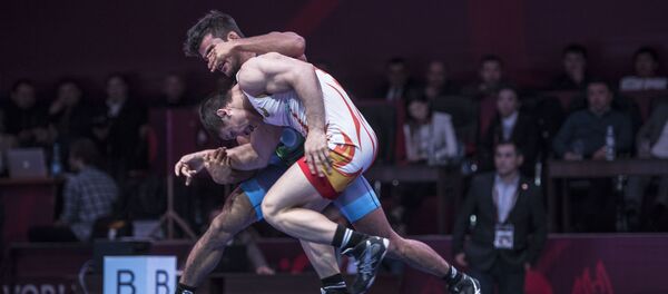 Күрөшүп жаткан балбандар. Архив Күрөшүп жаткан балбандар. Архив - Sputnik Кыргызстан