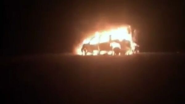 В Казахстане шестеро узбекистанцев сгорели в авто. Видео - Sputnik Кыргызстан