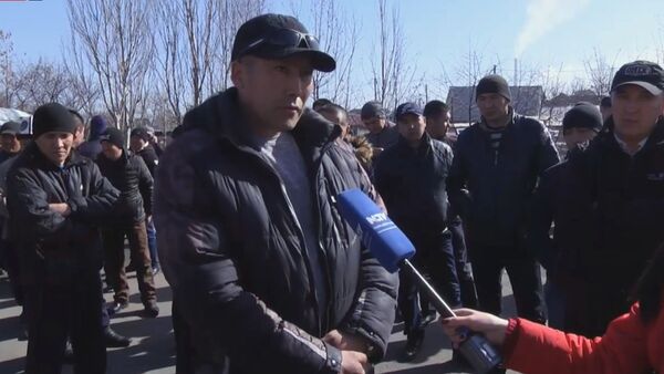Бишкекских пожарных нет на службе, они на митинге — прямой эфир - Sputnik Кыргызстан