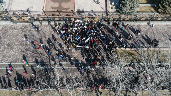 Митинг против коррупции у Белого дома в Бишкеке - Sputnik Кыргызстан