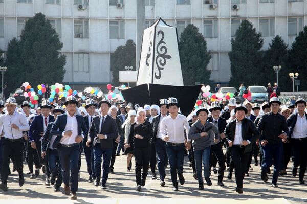 Праздничные мероприятия, приуроченные ко Дню белого калпака в Оше Праздничные мероприятия, приуроченные ко Дню белого калпака в Оше - Sputnik Кыргызстан