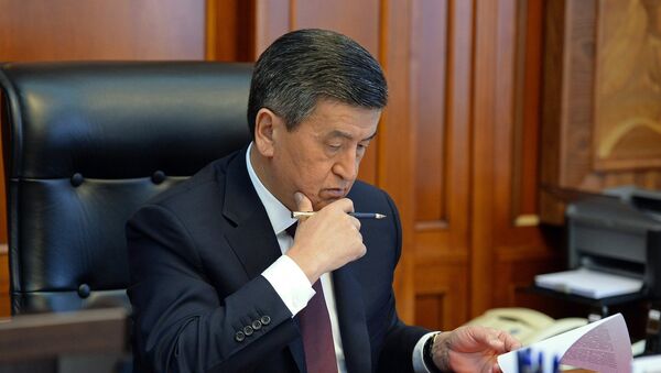 Президент Кыргызстана Сооронбай Жээнбеков в рабочем кабинете. Архивное фото - Sputnik Кыргызстан
