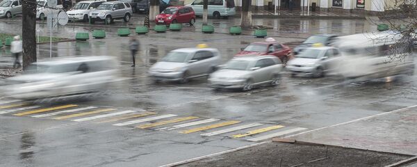 Движение автомобилей на проспекте Чуй в Бишкеке. Архивное фото - Sputnik Кыргызстан
