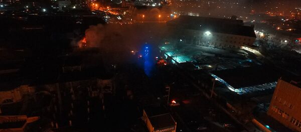 Ош базарында чыккан өрт. Жалындын асмандан көрүнүшү Ош базарында чыккан өрт. Жалындын асмандан көрүнүшү - Sputnik Кыргызстан