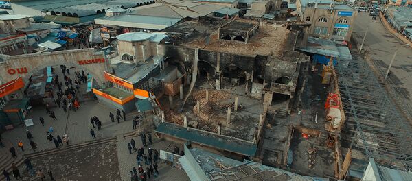 Что осталось от торгового центра после пожара на Ошском рынке — аэросъемка - Sputnik Кыргызстан