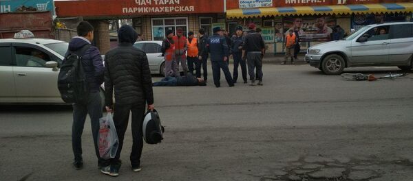 Маевка айылында бүгүн саат 11.30дар чамасында велосипедчен адамды ЗИЛ коюп кеткенин Sputnik Кыргызстан агенттигине күбө билдирди - Sputnik Кыргызстан