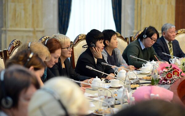Встреча проходит в формате вопрос — ответ. - Sputnik Кыргызстан