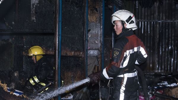 Крупный пожар на Ошском рынке Бишкека - Sputnik Кыргызстан