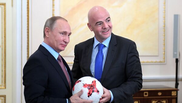 Президент РФ Владимир Путин и президент ФИФА Джанни Инфантино во время встречи в Кремле. Архивное фото - Sputnik Кыргызстан