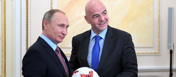 Президент РФ Владимир Путин и президент ФИФА Джанни Инфантино во время встречи в Кремле. Архивное фото - Sputnik Кыргызстан