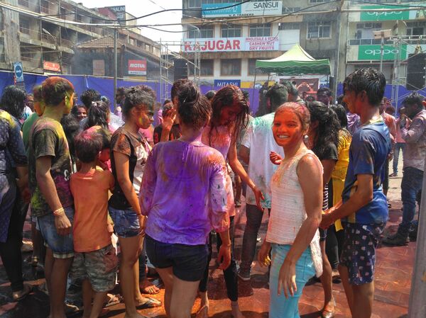 Фестиваль красок Холи в Индии - Sputnik Кыргызстан